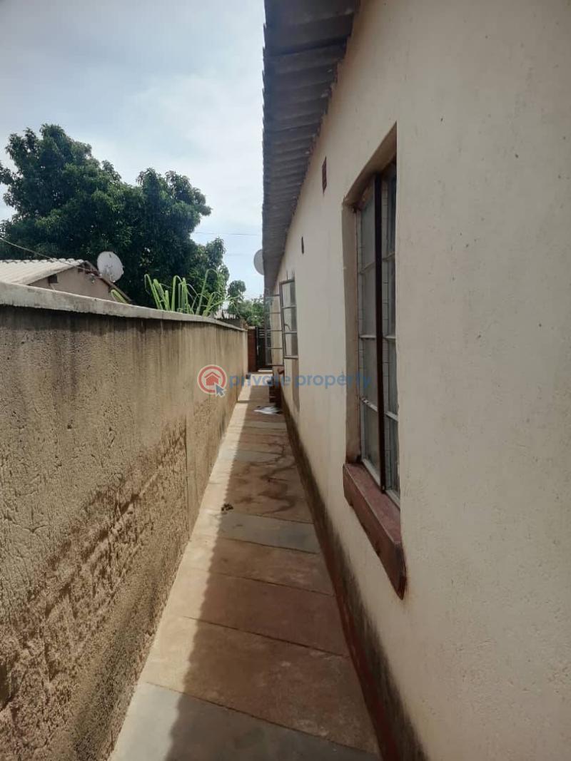 4 bedroom Houses For Sale Emganwini Bulawayo HighDensity (PID 7PAAEQ