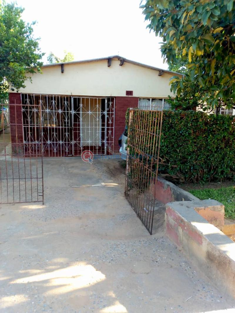 3 bedroom Houses For Sale Kwekwe Midlands (PID 2PAAAY) Private