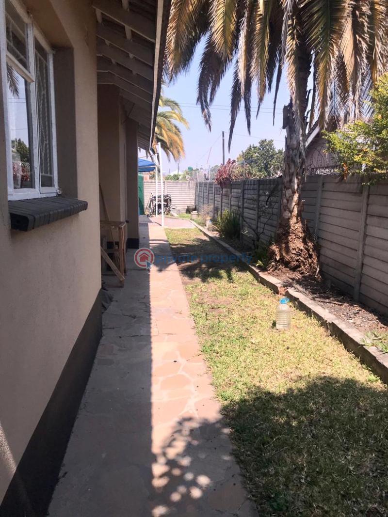 4 bedroom Houses For Sale Mainway Meadows Harare South (PID 9PAAAK