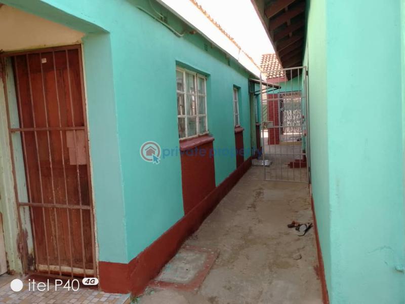 6 bedroom Houses For Sale Cold Comfort Harare West  - 0